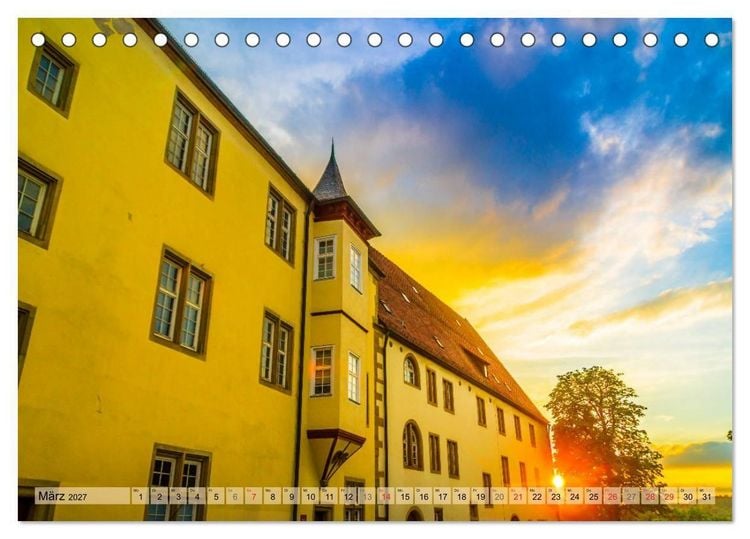 Produktbild: Leonberg - Altstadt in Abendstimmung (Tischkalender 2027 DIN A5 quer), CALVENDO Monatskalender
