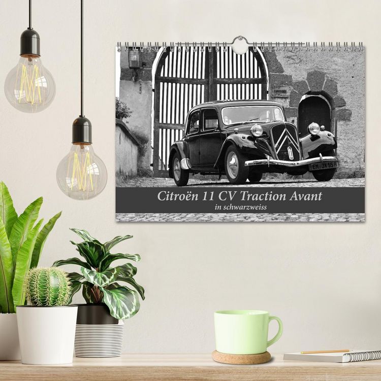 Produktbild: Citro&euml;n 11 CV Traction Avant in schwarzweiss (Wandkalender 2025 DIN A4 quer), CALVENDO Monatskalender