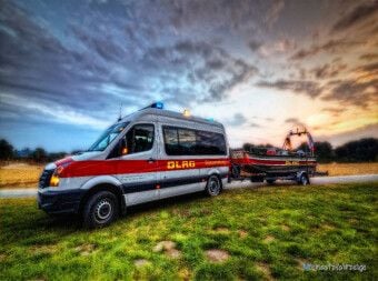 Produktbild: CALVENDO Puzzle Mannschaftswagen mit Rettungsboot DLRG Salzgitter | 2000 Teile Lege-Gr&ouml;&szlig;e 90x67cm Foto-Puzzle f&uuml;r gl&uuml;ckliche Stunden