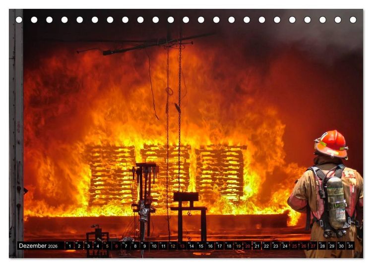 Produktbild: Feuerwehr - Leben mit der Gefahr (Tischkalender 2026 DIN A5 quer), CALVENDO Monatskalender