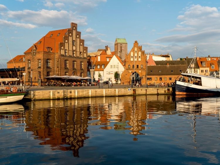 Produktbild: CALVENDO Puzzle Ein Motiv aus dem Kalender Hansestadt Wismar 1000 Teile Puzzle quer | 1000 Teile Lege-Gr&ouml;&szlig;e 64 &times; 48 cm Foto-Puzzle f&uuml;r gl&uuml;ckliche Stunden