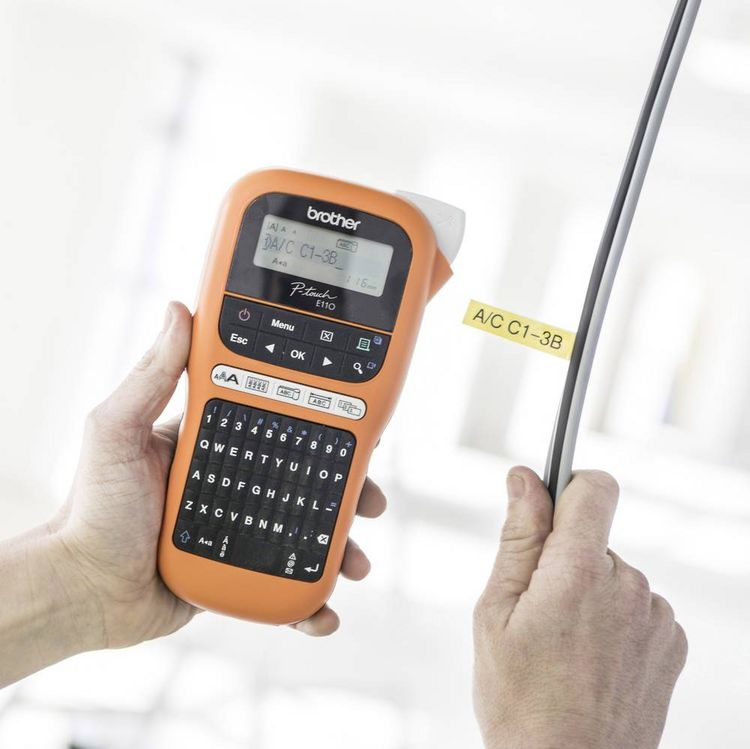 Produktbild: Brother P-touch E110 Beschriftungsger&auml;t Geeignet f&uuml;r Schriftband: TZe 3.5 mm, 6 mm, 9 mm, 12 mm