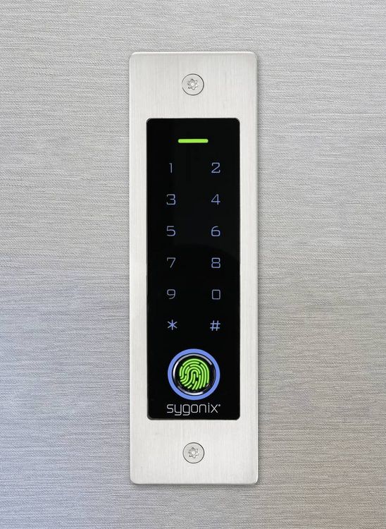 Produktbild: Sygonix SY-5231014 Fingerprint/RFID Zugangssystem Unterputz 12 V/DC, 18 V/DC IP55 mit beleuchteter Tastatur