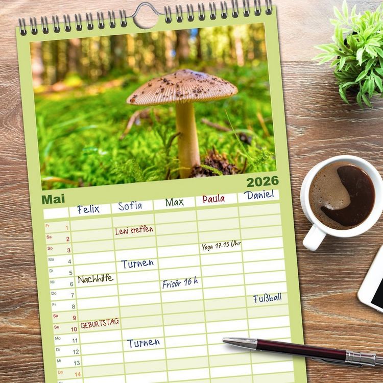 Produktbild: Familienplaner 2026 - Vielfalt am Waldboden mit 5 Spalten (Wandkalender, 21 x 45 cm) CALVENDO