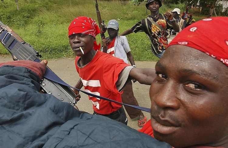 Produktbild: ... und Gott Schuf den Krieg