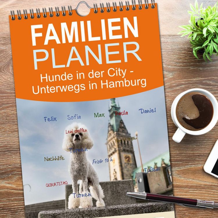 Produktbild: Familienplaner 2026 - Hunde in der City - Unterwegs in Hamburg mit 5 Spalten (Wandkalender, 21 x 45 cm) CALVENDO