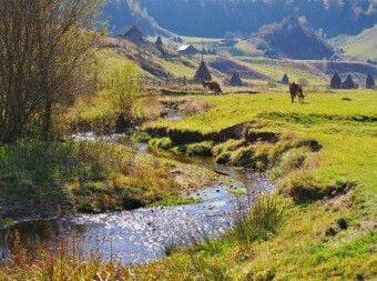 Produktbild: CALVENDO Puzzle Sanft schl&auml;ngelt sich das Wasser durch die Landschaft | 2000 Teile Lege-Gr&ouml;&szlig;e 90x67cm Foto-Puzzle f&uuml;r gl&uuml;ckliche Stunden