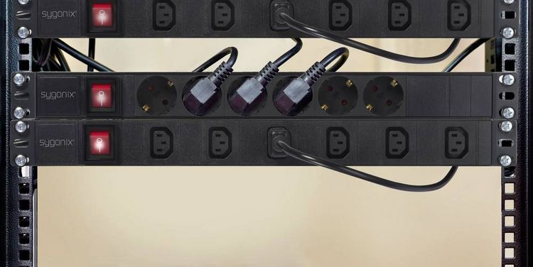 Produktbild: Sygonix SY-6736980 Steckdosenleiste 19 Zoll 6fach Schwarz Schutzkontakt 1St.