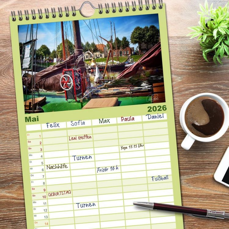 Produktbild: Familienplaner 2026 - Ostfriesland, die alten H&auml;fen - Greetsiel, Neuharlingersiel, Carolinensiel mit 5 Spalten (Wandkalender, 21 x 45 cm) CALVENDO