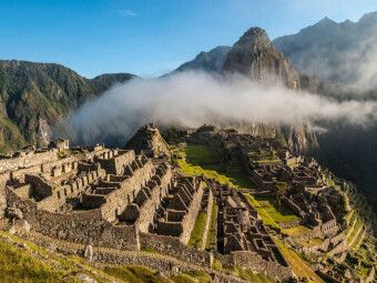 Produktbild: CALVENDO Puzzle Machu Picchu im Morgennebel | 1000 Teile Lege-Gr&ouml;&szlig;e 64x48cm Foto-Puzzle f&uuml;r gl&uuml;ckliche Stunden