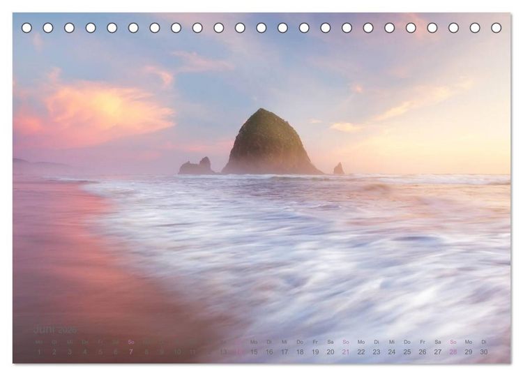 Produktbild: Land im Licht - Berge und K&uuml;sten in Oregon und Washington - von Jeremy Cram (Tischkalender 2026 DIN A5 quer), CALVENDO Monatskalender