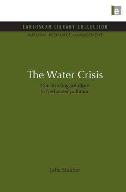 Produktbild: The Water Crisis: Constructing Solutions to Freshwater Pollution