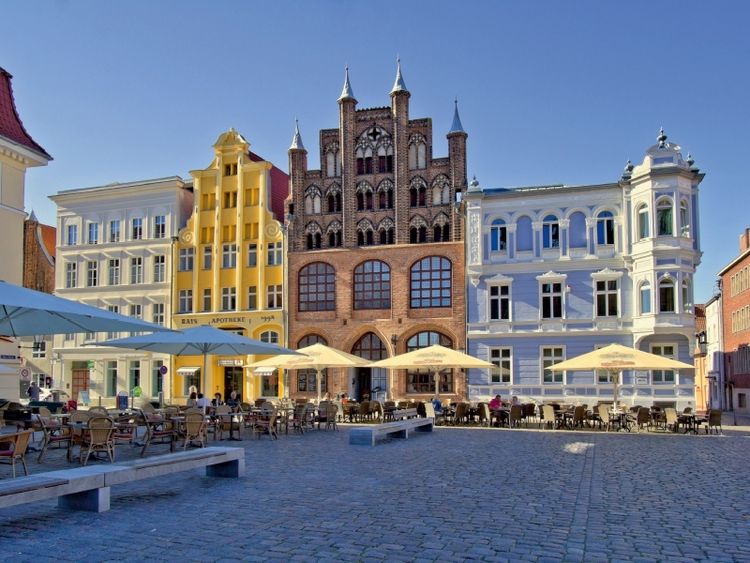 Produktbild: CALVENDO Puzzle Der Alte Markt, Mittelpunkt in Stralsund | 1000 Teile Lege-Gr&ouml;&szlig;e 64x48cm Foto-Puzzle f&uuml;r gl&uuml;ckliche Stunden