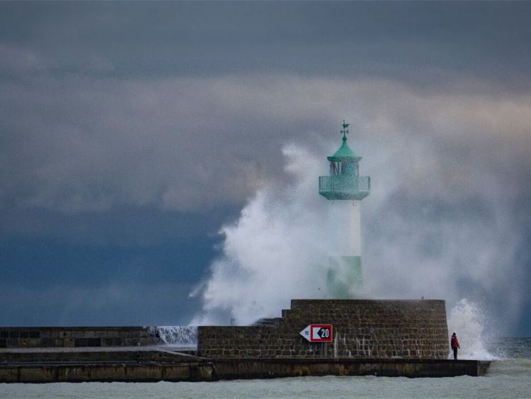 Produktbild: CALVENDO Puzzle Leuchtturm Sassnitz im Sturm | 1000 Teile Lege-Gr&ouml;&szlig;e 64x48cm Foto-Puzzle f&uuml;r gl&uuml;ckliche Stunden