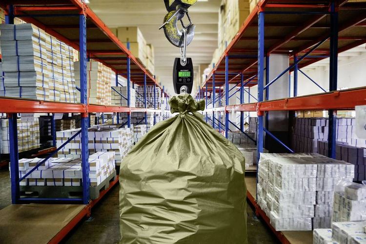 Produktbild: VOLTCRAFT HS-300 H&auml;ngewaage HS-300 W&auml;gebereich (max.) 300 kg Ablesbarkeit 200 g batteriebetrieben Schwarz
