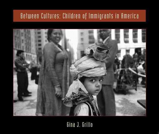 Produktbild: Between Cultures