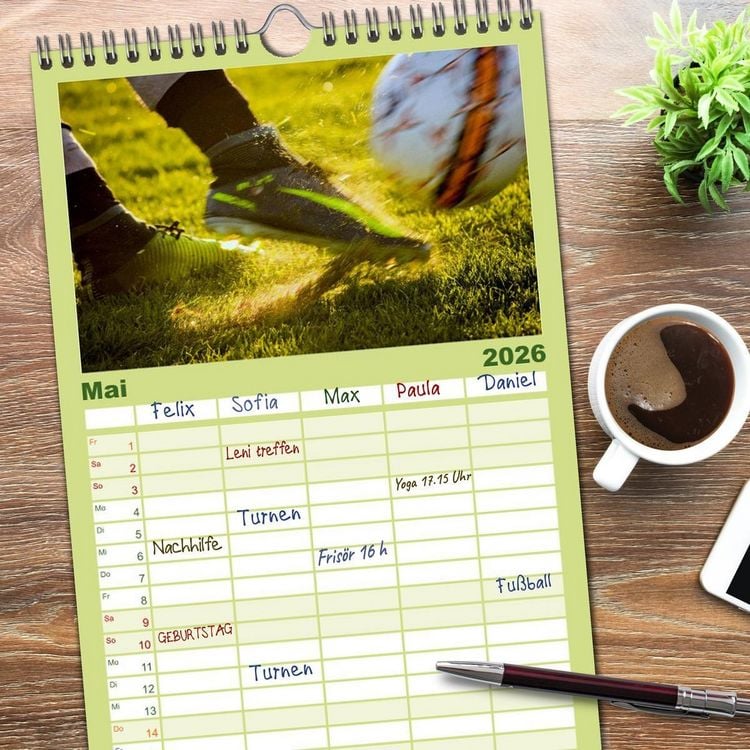Produktbild: Familienplaner 2026 - Leidenschaft Fu&szlig;ball mit 5 Spalten (Wandkalender, 21 x 45 cm) CALVENDO