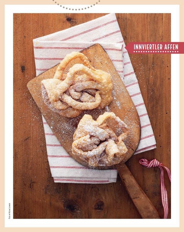 Produktbild: B&auml;uerinnen backen traditionelles Festgeb&auml;ck