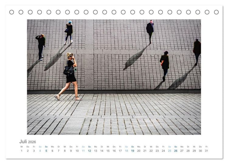 Produktbild: Street Moments (Tischkalender 2026 DIN A5 quer), CALVENDO Monatskalender