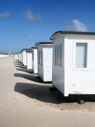 Produktbild: CALVENDO Puzzle Badeh&auml;uschen am Strand von L&oslash;kken | 1000 Teile Lege-Gr&ouml;&szlig;e 64x48cm Foto-Puzzle f&uuml;r gl&uuml;ckliche Stunden