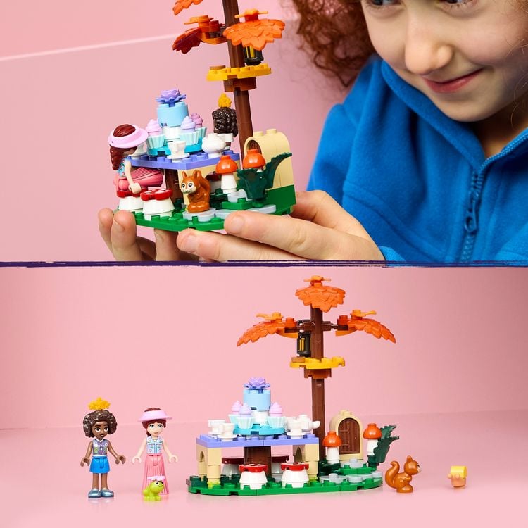 Produktbild: LEGO Friends 42690 Teeparty im Wald, Bauset mit 2 Spielfiguren, Frosch und Eichh&ouml;rnchen