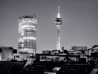 Produktbild: CALVENDO Puzzle Abendlicher Blick auf Rheinturm und ERGO-Hochhaus 1000 Teile Puzzle quer | 1000 Teile Lege-Gr&ouml;&szlig;e 64 &times; 48 cm Foto-Puzzle f&uuml;r gl&uuml;ckliche Stunden