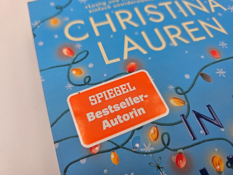 Produktbild: In a Holidaze &ndash; Ihr Weihnachtswunsch f&uuml;hrt zu Gef&uuml;hlschaos unterm Mistelzweig