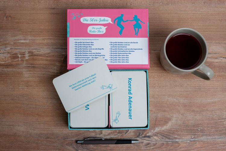 Produktbild: Das 50er-Jahre-Quiz. Das gro&szlig;e Quiz-Spiel f&uuml;r Senioren rund um die 50er. Spiele-Box mit 100 Karten. Spiel und Ged&auml;chtnistraining f&uuml;r Senioren.