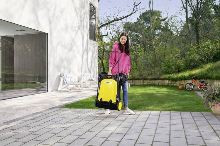 Produktbild: K&auml;rcher Home & Garden S4 Twin Hand Kehrmaschine Arbeitsbreite 680 mm 1 St.