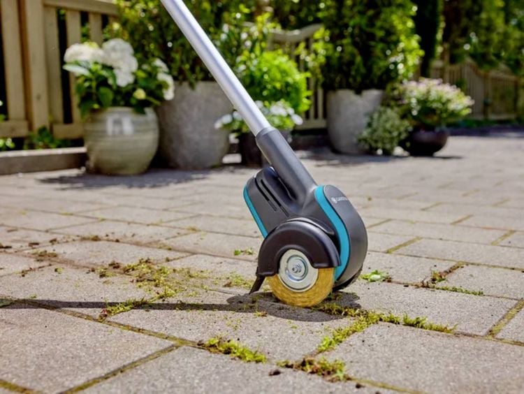 GARDENA EasyWeed 1800/18V P4A Ready-To-Use-Set 14820-20 Fugenbürste 18V