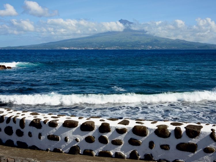 Produktbild: CALVENDO Puzzle Faial - Blick auf Pico | 1000 Teile Lege-Gr&ouml;&szlig;e 64x48cm Foto-Puzzle f&uuml;r gl&uuml;ckliche Stunden