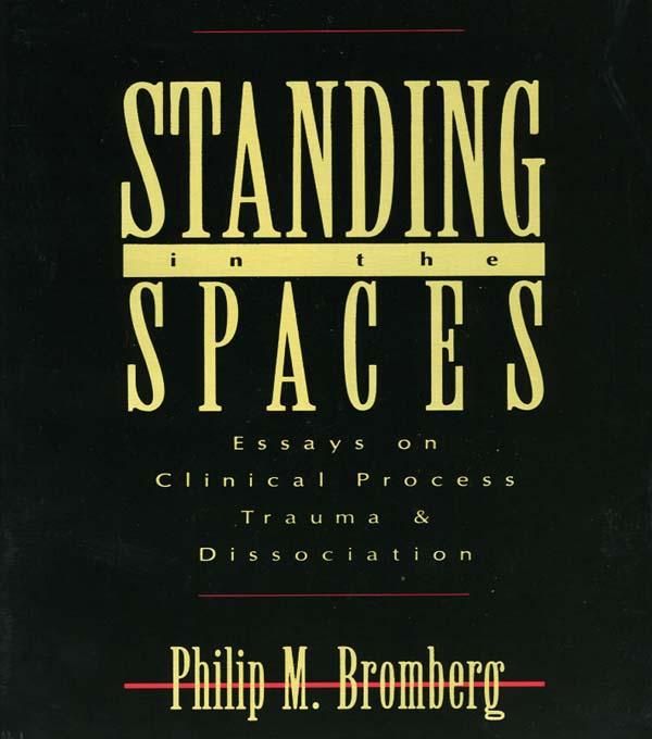 Produktbild: Standing in the Spaces
