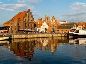 Produktbild: CALVENDO Puzzle Ein Motiv aus dem Kalender Hansestadt Wismar 1000 Teile Puzzle quer | 1000 Teile Lege-Gr&ouml;&szlig;e 64 &times; 48 cm Foto-Puzzle f&uuml;r gl&uuml;ckliche Stunden