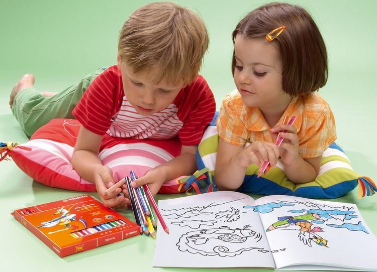 Produktbild: STABILO  Dreikant-Buntstift - Trio dick - 12er Pack - mit 12 verschiedenen Farben und Spitzer
