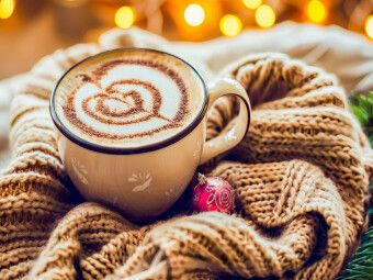 Produktbild: CALVENDO Puzzle Cappuccino mit Weihnachtskugel und Decke | 1000 Teile Lege-Gr&ouml;&szlig;e 64x48cm Foto-Puzzle f&uuml;r gl&uuml;ckliche Stunden