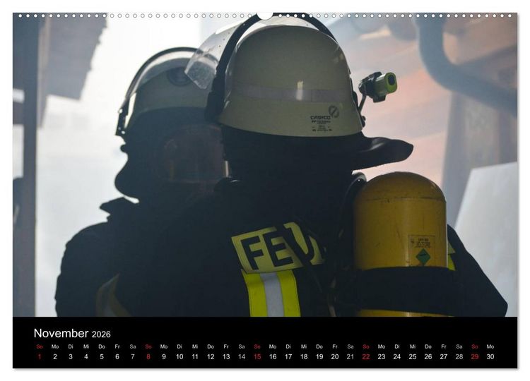 Produktbild: FEUERWEHR IM EINSATZ (Wandkalender 2026 DIN A2 quer), CALVENDO Monatskalender