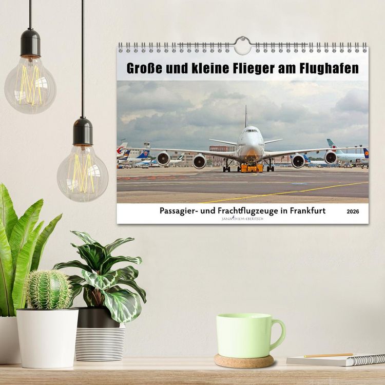 Produktbild: Gro&szlig;e und kleine Flieger am Flughafen (Wandkalender 2026 DIN A4 quer), CALVENDO Monatskalender
