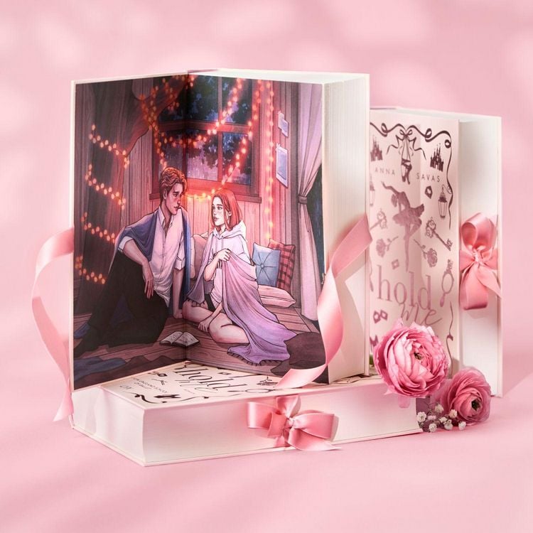 Produktbild: Hold Me - New England School of Ballet: Special Edition