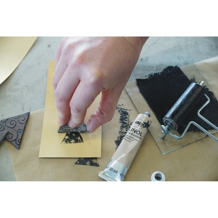 Produktbild: KREUL Linoldruck Set, Linoldruckfarbe 20 ml, 3 Schneidefedern, Linolplatte A6 und Zubeh&ouml;r