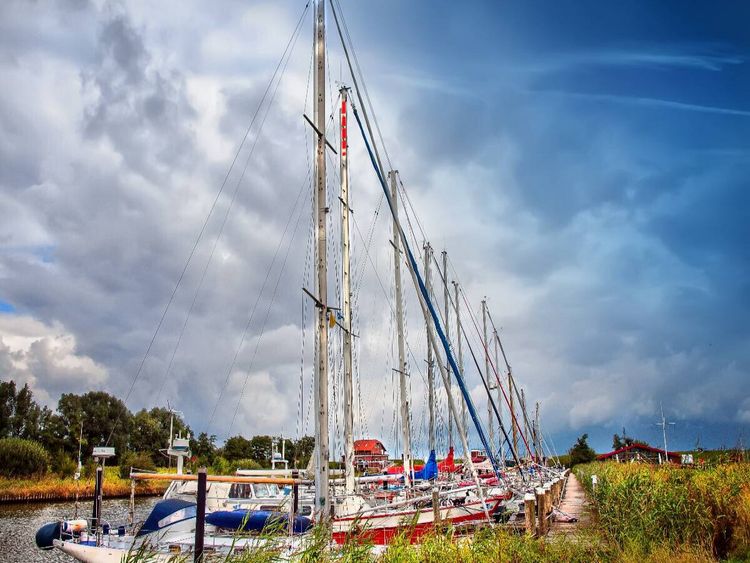 Produktbild: CALVENDO Puzzle Friesland - Vareler Hafen | 1000 Teile Lege-Gr&ouml;&szlig;e 64x48cm Foto-Puzzle f&uuml;r gl&uuml;ckliche Stunden
