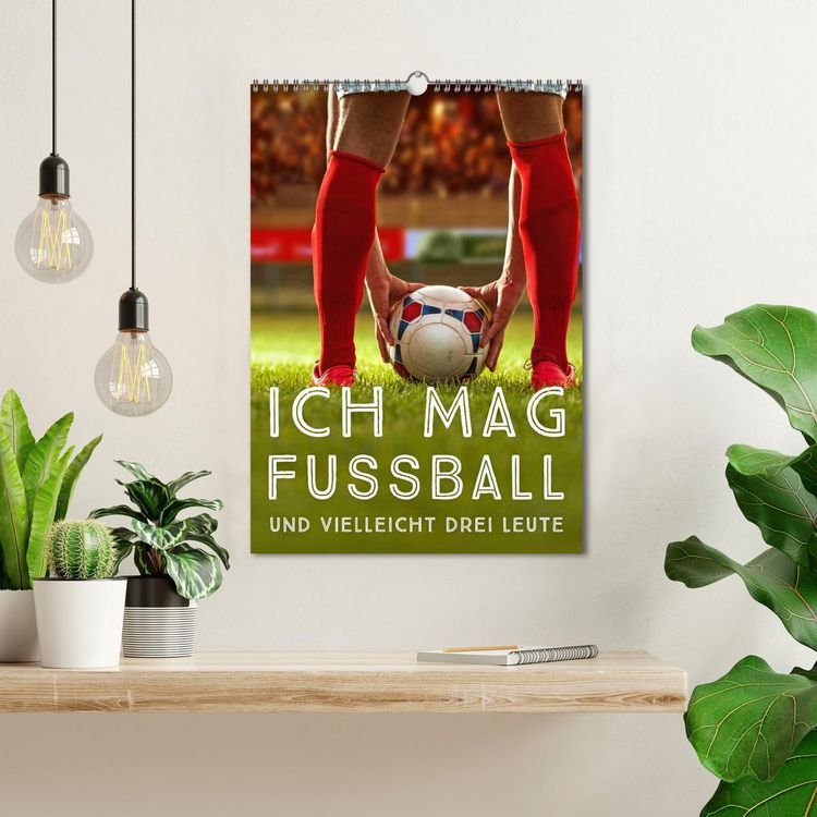 Produktbild: Ich mag Fu&szlig;ball&hellip; und vielleicht drei Leute. Spr&uuml;che und Weisheiten vom Spielfeldrand (Wandkalender 2026 DIN A3 hoch), CALVENDO Monatskalender