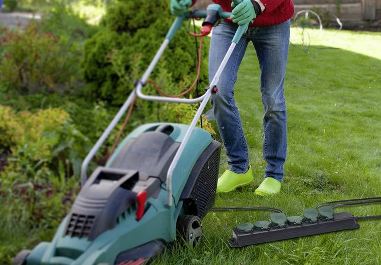 Produktbild: Sygonix SY-5145342 Steckdosenleiste Schwarz, Standard-Gr&uuml;n (seidenmatt) Schutzkontakt 1St.