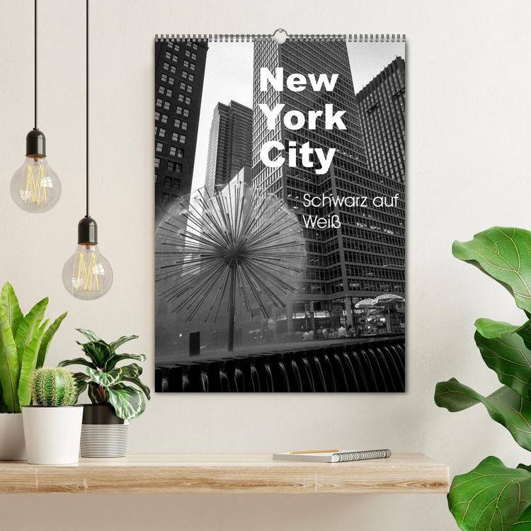 Produktbild: New York City Schwarz auf Wei&szlig; (Wandkalender 2026 DIN A2 hoch), CALVENDO Monatskalender