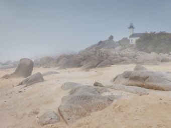 Produktbild: CALVENDO Puzzle Leuchtturm an der Pointe de Pontusval in der Bretagne, Frankreich | 1000 Teile Lege-Gr&ouml;&szlig;e 64x48cm Foto-Puzzle f&uuml;r gl&uuml;ckliche Stunden
