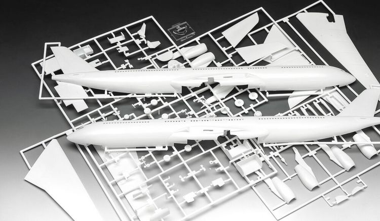 Produktbild: Revell 03803 A340-300 Lufthansa New Livery Flugmodell Bausatz 1:144