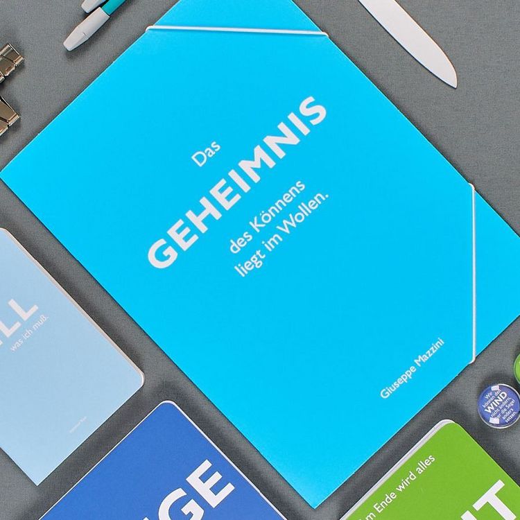 Produktbild: Sammelmappe A4, "Das Geheimnis des K&ouml;nnens liegt im Wollen." (Guiseppe Mazzini)