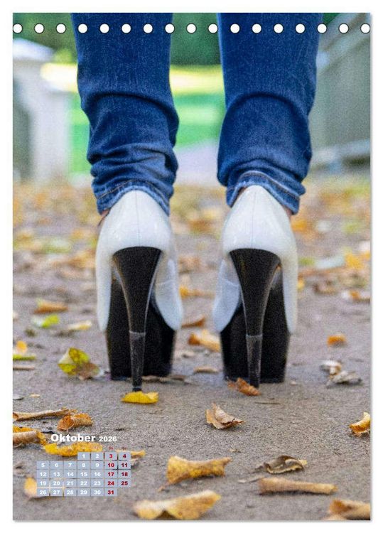 Produktbild: Stiefel und High Heels im Herbst (Tischkalender 2026 DIN A5 hoch), CALVENDO Monatskalender