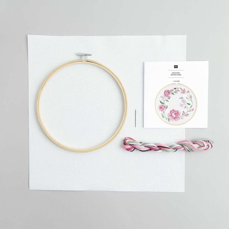 Produktbild: Stickpackung Gez&auml;hlter Kreuzstich, Kranz aus Rosen, &Oslash;20cm