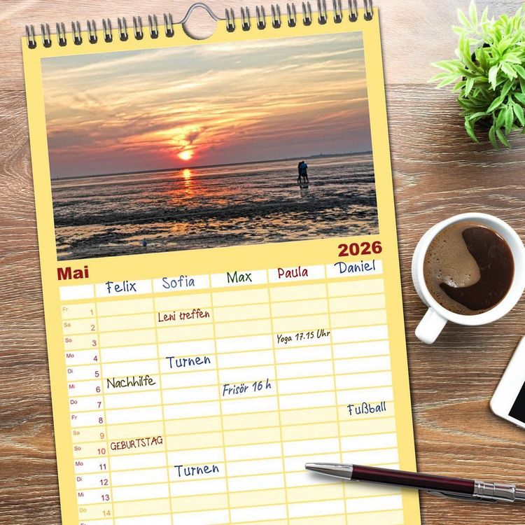 Produktbild: Familienplaner 2026 - Sonnenunterg&auml;nge, an der Nordseek&uuml;ste vor Cuxhaven mit 5 Spalten (Wandkalender, 21 x 45 cm) CALVENDO