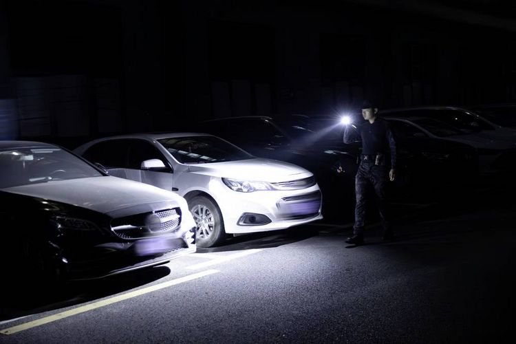 Produktbild: OLight LED Mini-Taschenlampe mit Holster, mit G&uuml;rtelclip akkubetrieben 178g